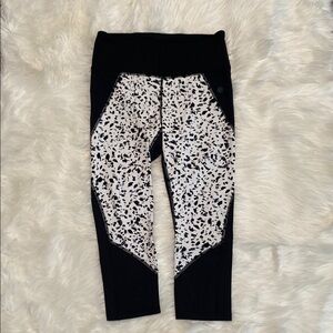 Athleta 3/4 length white and black legging